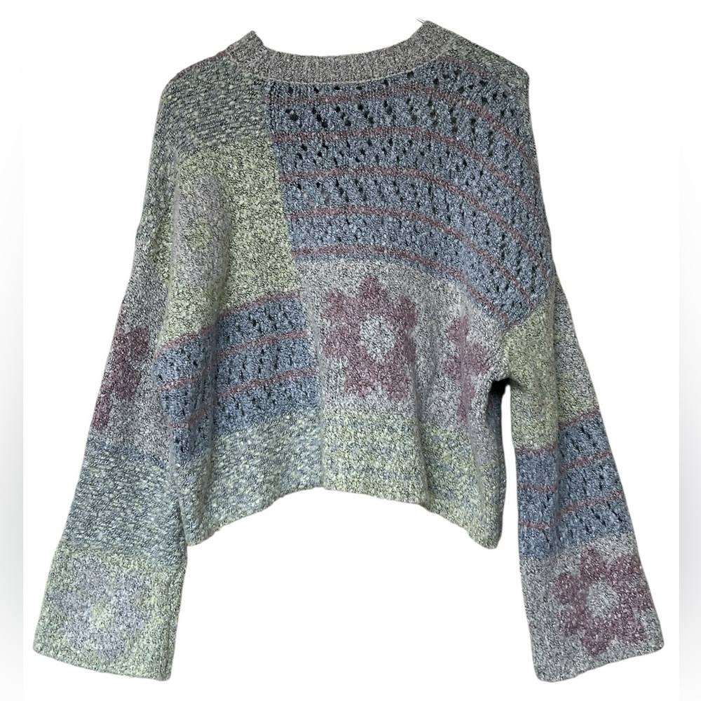 Sincerely Jules NWT pastel knit crew neck cropped floral bell sleeve sweater - Picture 3 of 13